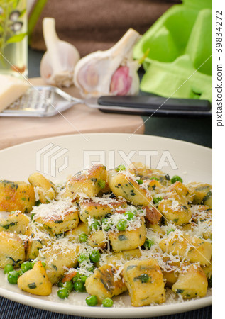 Homemade Gnocchi with Peas and Parmesan Homemade Gnocchi with Peas and Parmesan 39834272