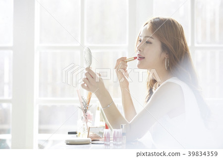 Female makeup beauty Female makeup beauty 39834359