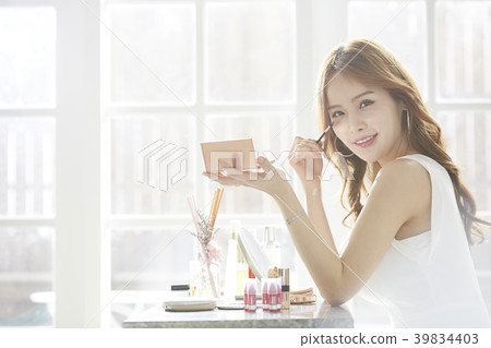 Female makeup beauty Female makeup beauty 39834403