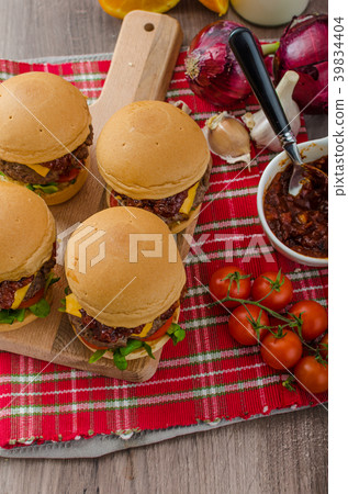 Beef Sliders with homemade barbecue sauce Beef Sliders with homemade barbecue sauce 39834404