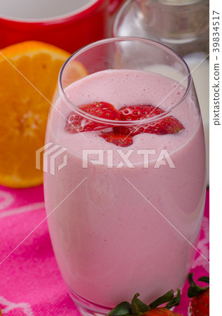 Strawberry smoothie and corn flakes Strawberry smoothie and corn flakes 39834517