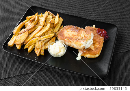 Fried cheese with home made french fries 39835143