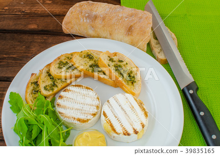 Grilled camembert with baguette Grilled camembert with baguette 39835165