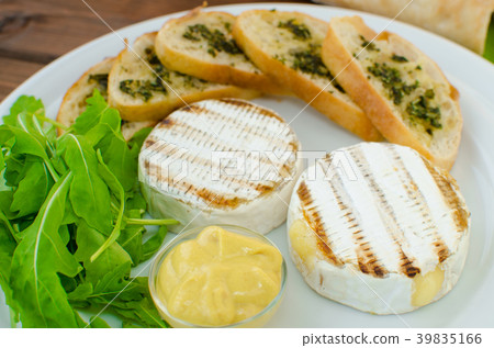 Grilled camembert with baguette Grilled camembert with baguette 39835166