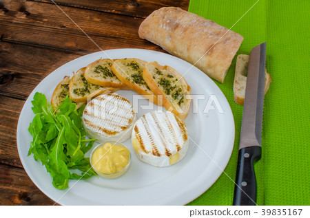 Grilled camembert with baguette Grilled camembert with baguette 39835167