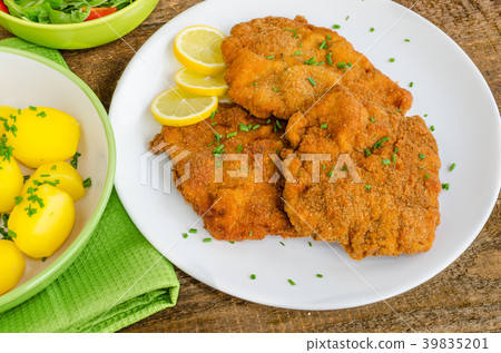 German schnitzel German schnitzel 39835201