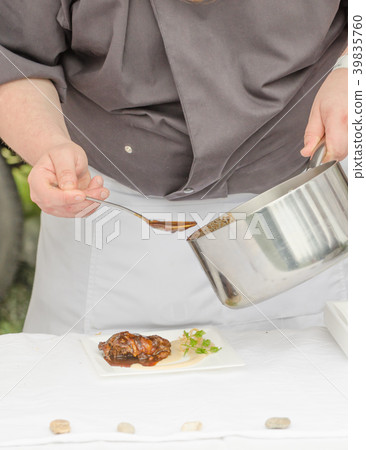 Beef cheeks braised in czech beer 39835760