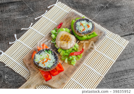 Baked muschrooms with blue cheese Baked muschrooms with blue cheese 39835952
