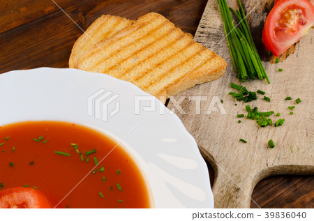 Tomato soup with toast and chive 39836040
