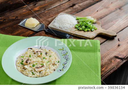 Italien risotto with mushrooms 39836134