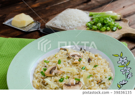 Italien risotto with mushrooms Italien risotto with mushrooms 39836135