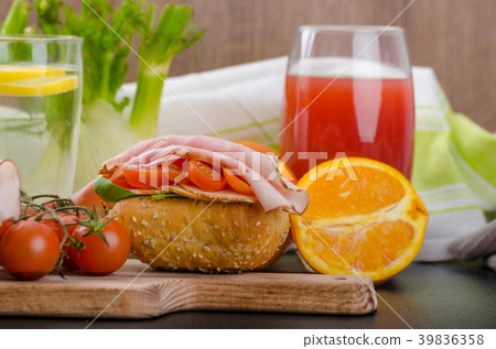 Wholemeal roll with prague ham 39836358
