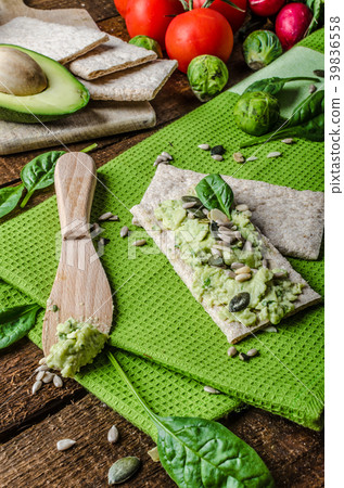 Home avocado spread on Crispbread with seeds 39836558