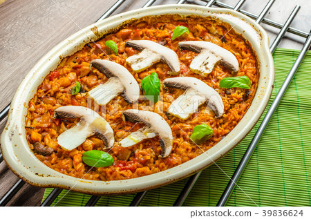 Chicken baked with rice, mushrooms and tomatoes 39836624