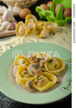 Pasta of the Italian semolina flour - Tortellini Pasta of the Italian semolina flour - Tortellini 39836802