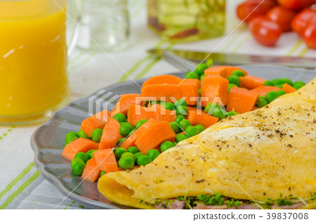 Ham and cheese omelette , healthy vegetable 39837008