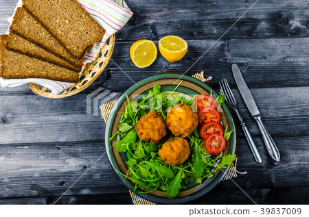 Macaroni and cheese balls Macaroni and cheese balls 39837009