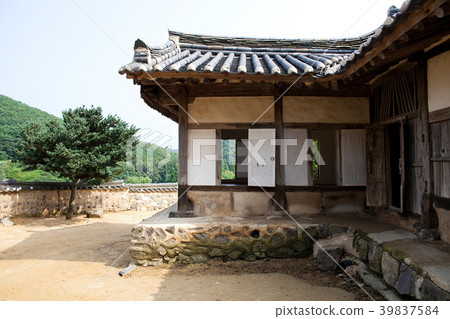 Yangdong Folk Village, Gyeongju City, Gyeongbuk Province 39837584