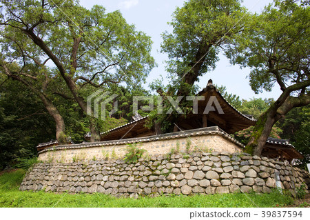 Yangdong Folk Village, Gyeongju City, Gyeongbuk Province 39837594