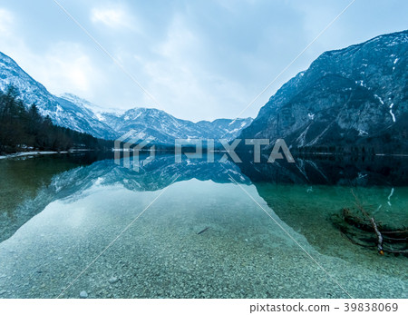 Winter Bohinj lake view with reflection Winter Bohinj lake view with reflection 39838069