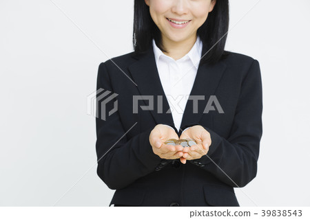 有金錢的年輕女商人 39838543