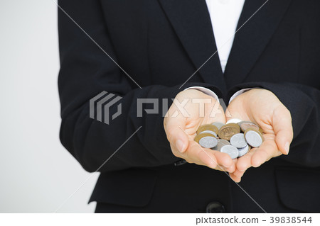 有金錢的年輕女商人 39838544