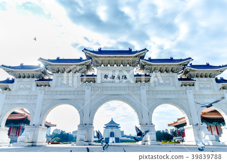 中正紀念堂與鴿子飛翔 Chiang Kai-shek Memorial Hall 中正記念堂ハト飛翔 39839788