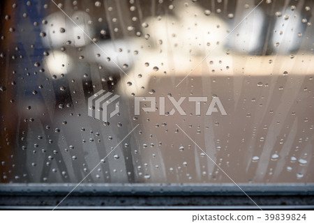 Condensation window 39839824