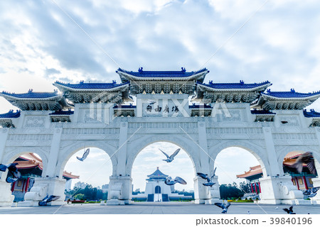 中正紀念堂與鴿子飛翔 Chiang Kai-shek Memorial Hall 中正記念堂ハト飛翔 39840196