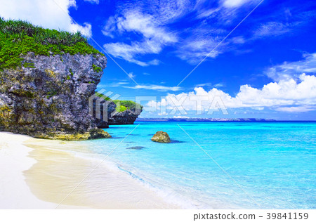 宮古島的宮古島。在沙子山海灘前面的海 宮古島的宮古島。在沙子山海灘前面的海 39841159