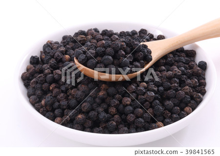 Whole black pepper Whole black pepper 39841565