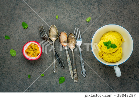 Composition of ice cream passion fruit flavor . Composition of ice cream passion fruit flavor . 39842287