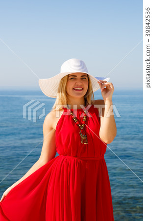 Woman in red Woman in red 39842536