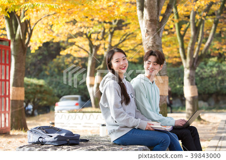 College students couple on fall campus 39843000