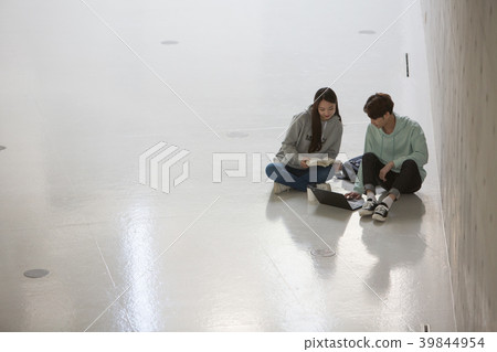 College student couple on campus 39844954