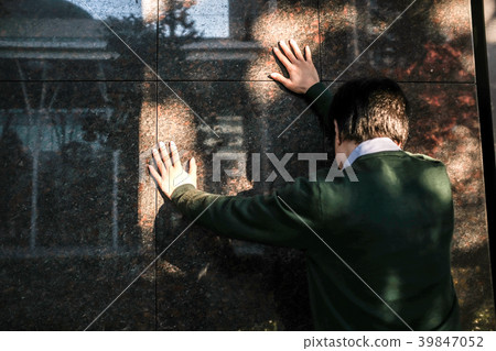 Falling men leaning back Falling men leaning back 39847052