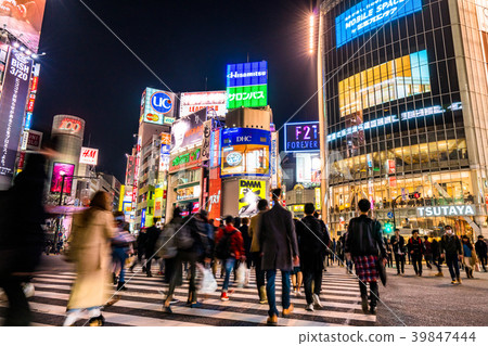  “東京”澀谷站前廣場，爭奪路口 39847444