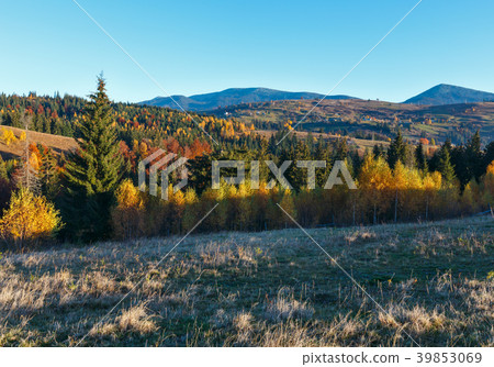 Autumn Carpathian village, Ukraine. 39853069