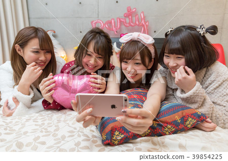 睡衣派對自拍照Insta閃耀 睡衣派對自拍照Insta閃耀 39854225