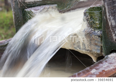 流動的溫泉 39854691