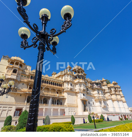 Udaipur city palace in sunny day. Udaipur city palace in sunny day. 39855164