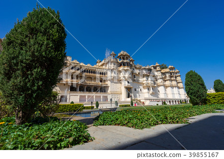 Udaipur city palace in sunny day. Udaipur city palace in sunny day. 39855167