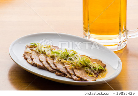 與豬肉肩膀的蔥烤豬肉切片用啤酒 39855429