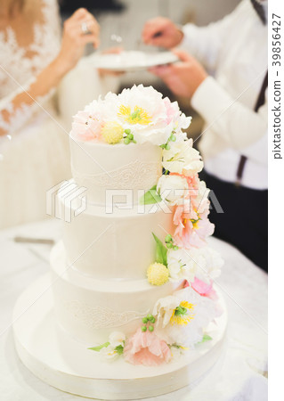 Bride and groom at wedding cutting the wedding 39856427