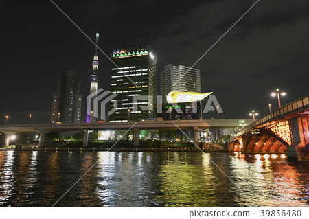 Tokyo cityscape in Japan I want to see Tokyo Sky Tree, Sumida River, etc. (Night view) 39856480