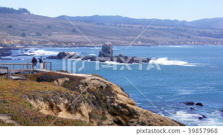 BIG SUR, CALIFORNIA, UNITED STATES - OCT 7, 2014 39857968