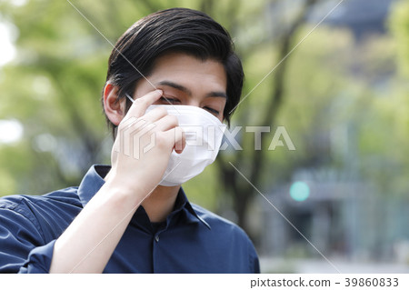 有室外的面具的人 39860833