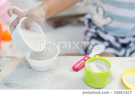 Little asian girl playing with sand Little asian girl playing with sand 39861927