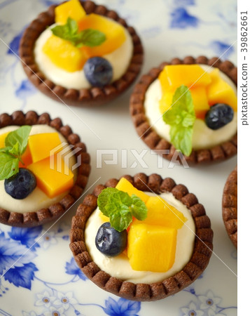 芒果撻可可杯，花卉圖案板（高角度） 39862661