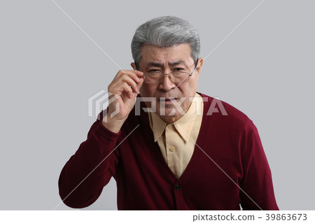 Asian man's facial expression, senior, middle-aged, senior, close-up, health, impression, emotion 39863673